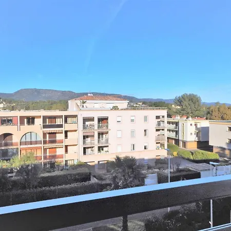 2 Pieces Avec Loggia, Garage, 3 Min De La Mer, Classe 2 Etoiles, Menage Inclus - Fr-1-251-552 Apartment *